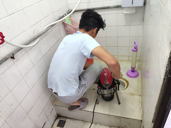新市肥皂掉到马桶里把马桶堵住了怎么办？马桶堵住了怎么办