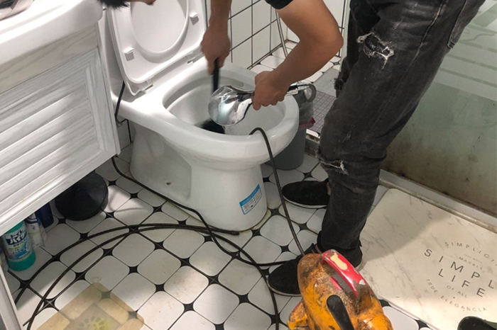 新市马桶堵塞自己疏通还是找师傅？专业上门服务让你省时更省心